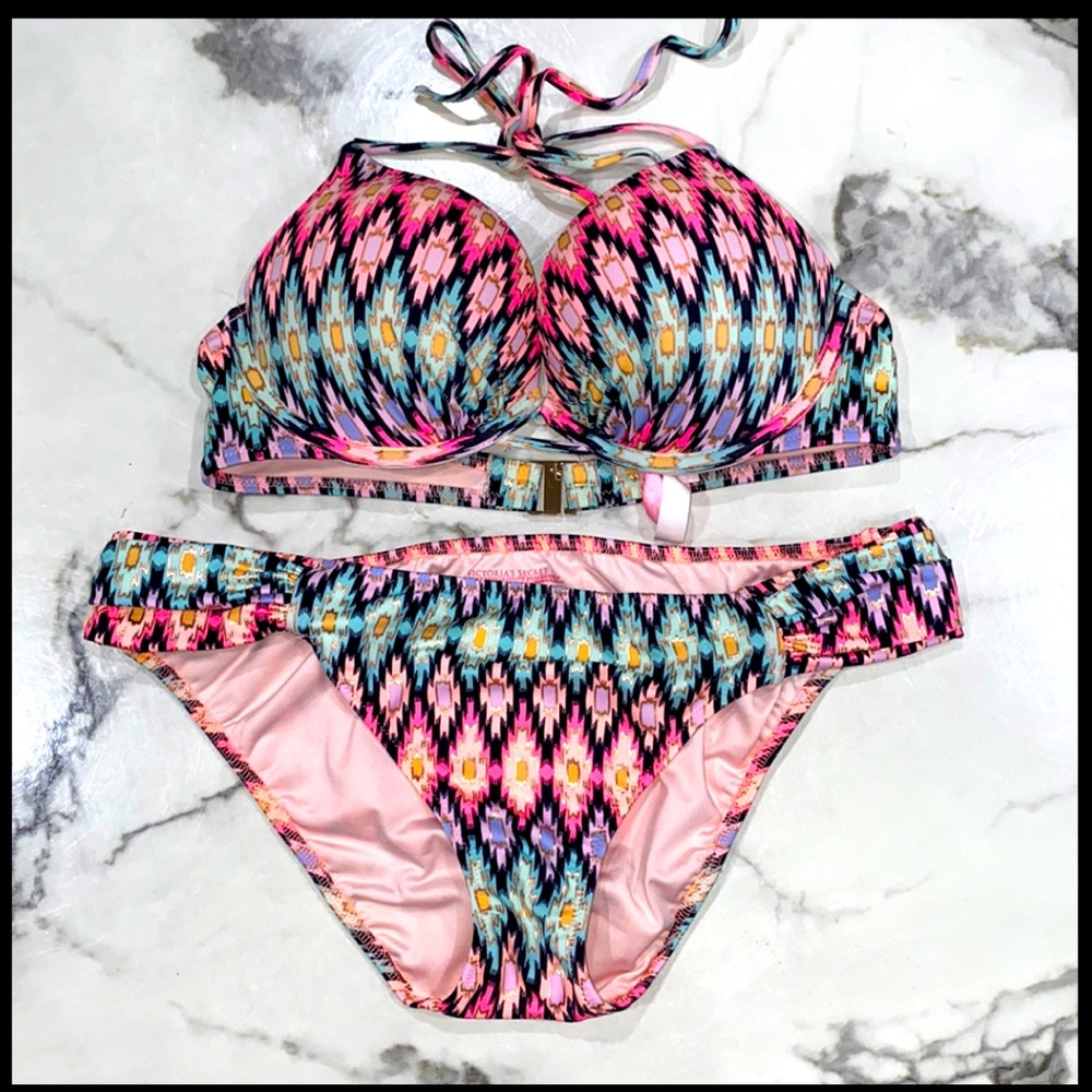 Victoria’s Secret bombshell bikini set